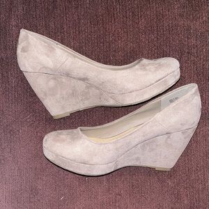 APT. 9, size 8, and suede type of material